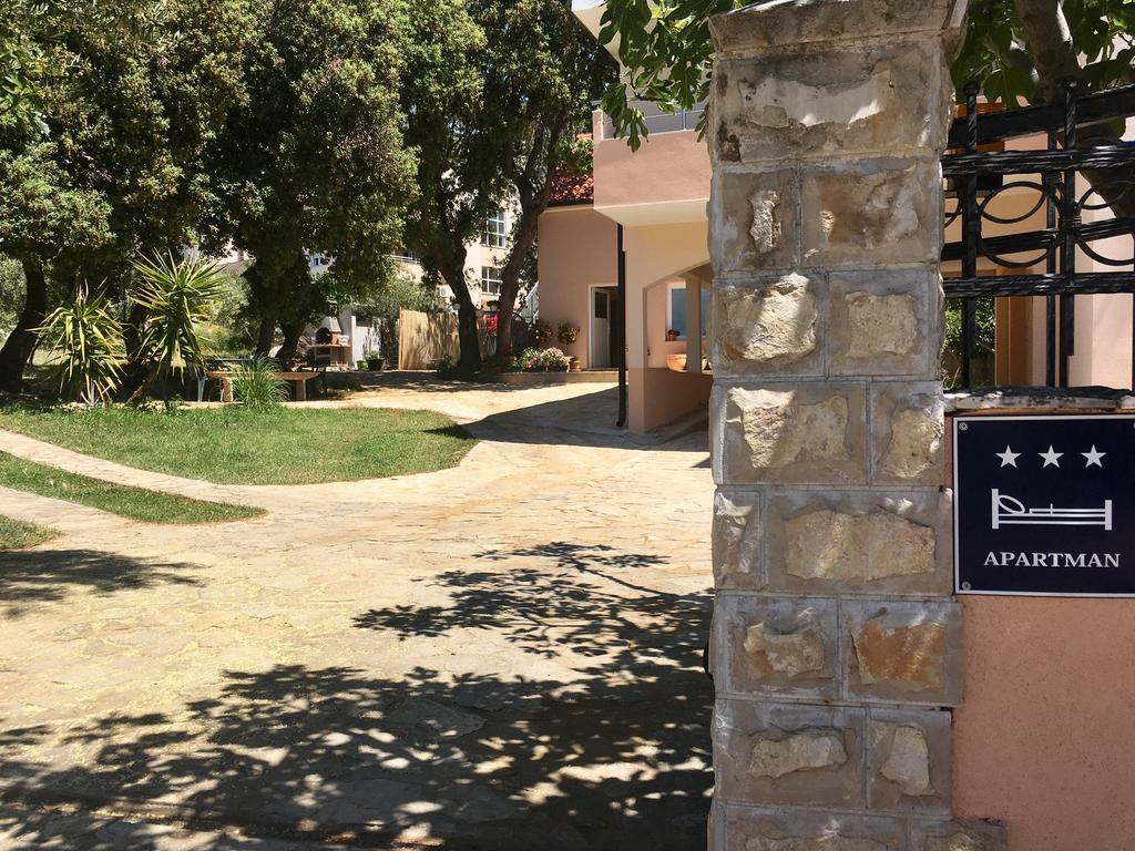 Apartments Lilly Zaboric Esterno foto