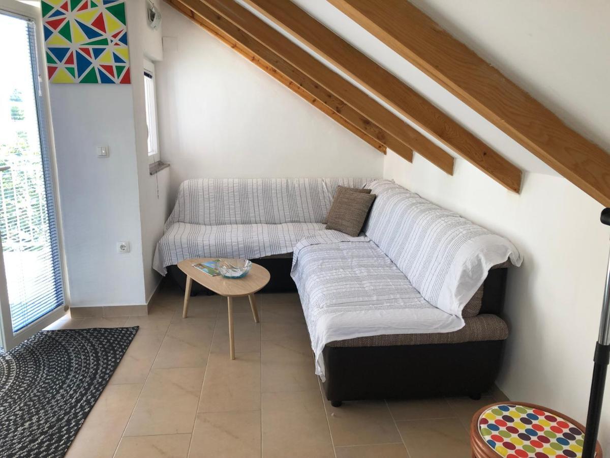 Apartments Lilly Zaboric Esterno foto